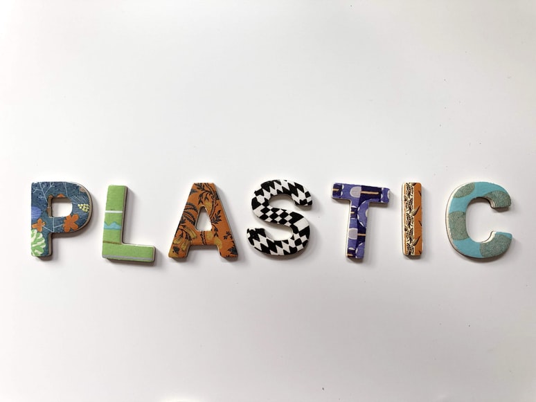 scritta plastic.jpg